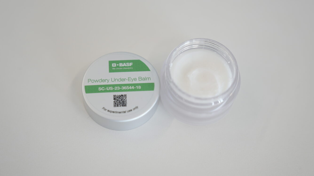 Powdery Under Eye Cream 3